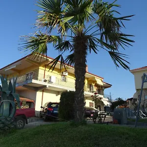 Gkoloi & Apartament Kalyves Polygyrou