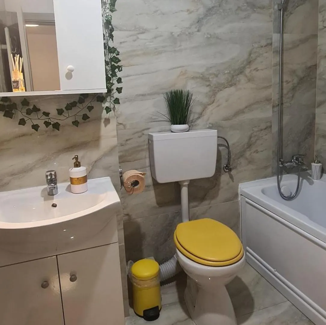 Marble Studio Bucureşti 0*,  România